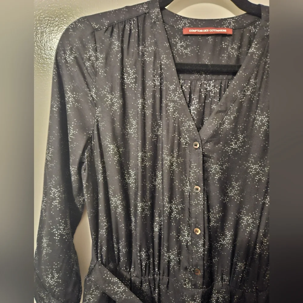 Elegant Black Button-Down Dress - Picture 2 of 3